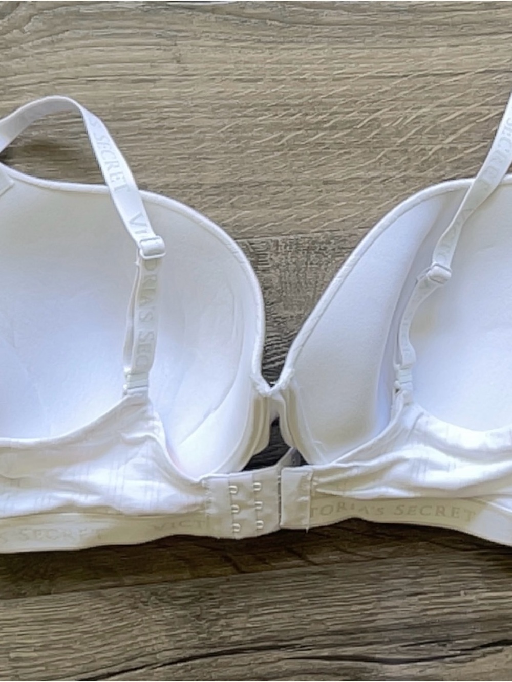 Victoria's Secret Smooth White Push Up T-Shirt Bra - Picture 2 of 5